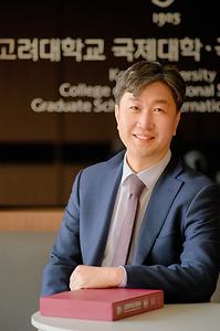 Rhee, Dong-eun